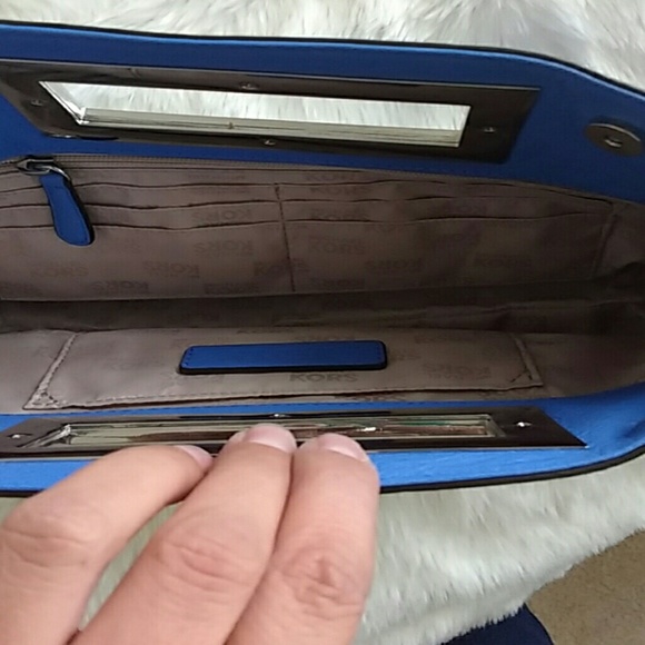 NWOT Michael Kors Berkeley clutch - Picture 2 of 2